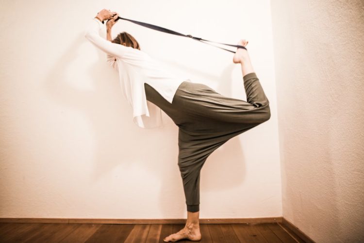 Yogastellung Anleitung Natarajasana, Der Tänzer Hatha Yoga Asana