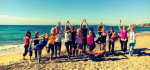 Yoga Urlaub am Meer: Warum Wasser so heilsam wirkt