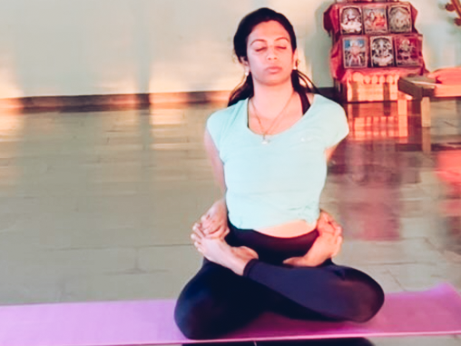 Gana Yoga 1 yoga praktizierende